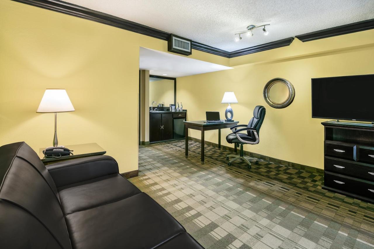 Crowne Plaza Suites Houston - Near Sugar Land Exterior photo